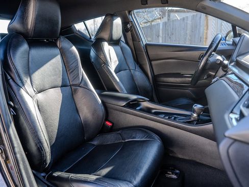 Used 2018 Toyota C-HR XLE image 30