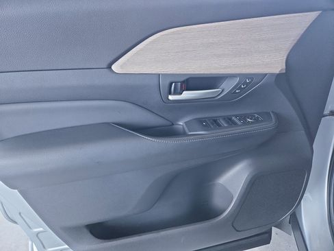 Used 2024 Toyota Grand Highlander Limited image 10