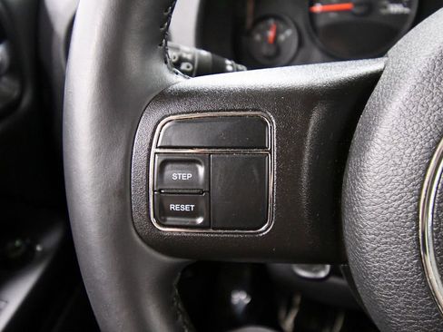 Used 2012 Jeep Patriot Latitude w/ Altitude Pkg AWD/4WD image 18