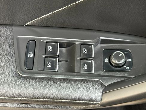 Used 2023 Volkswagen Tiguan SE image 12