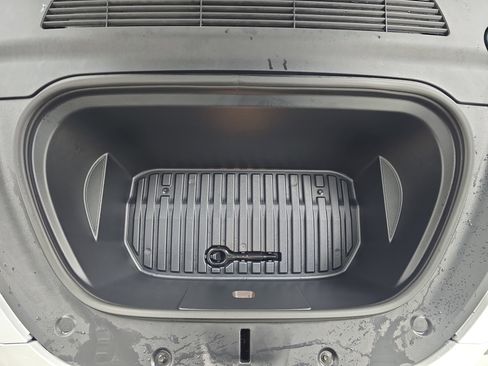 Used 2025 Tesla Model Y Long Range image 30