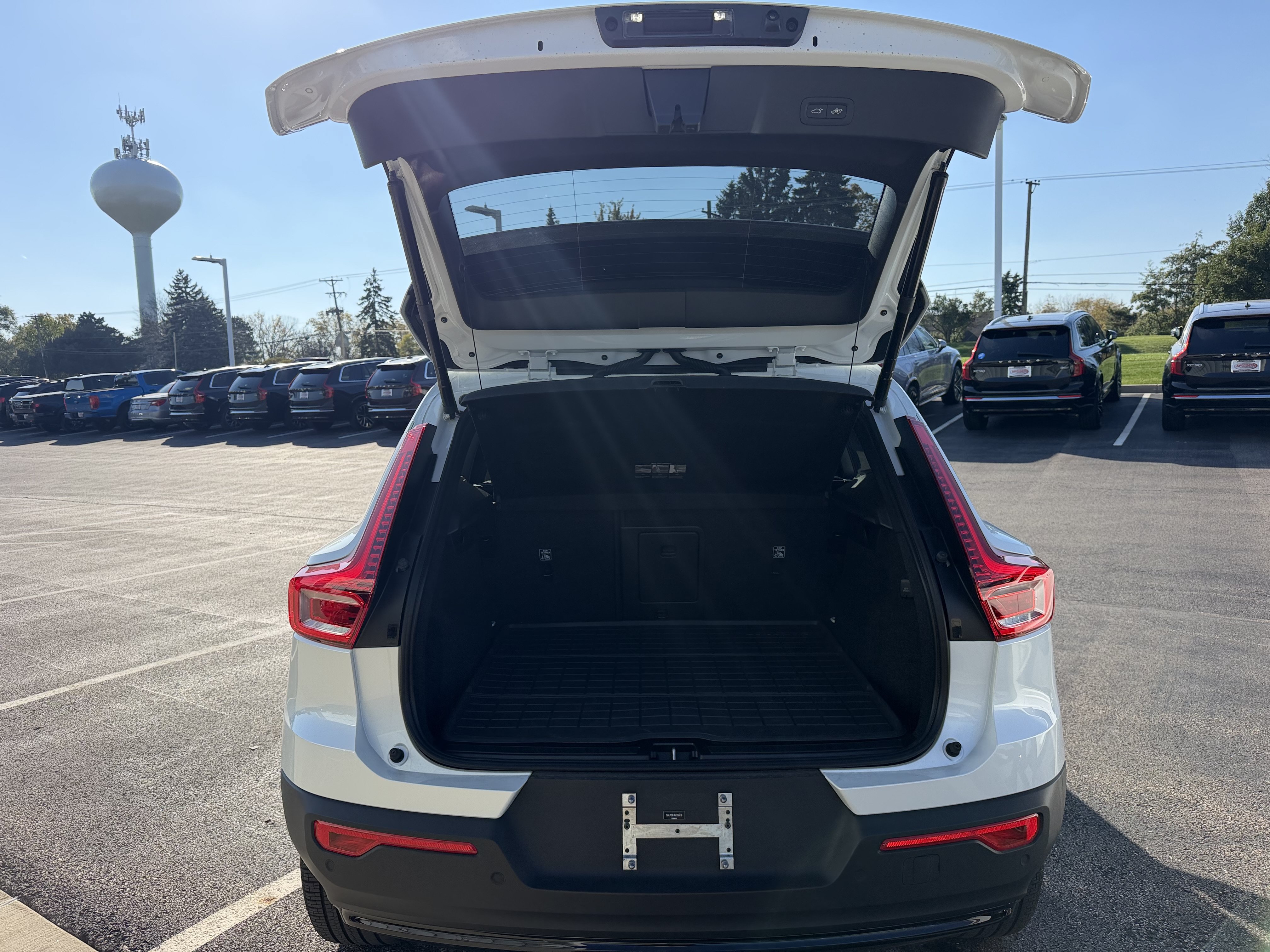 Used 2024 Volvo XC40 B5 Plus w/ Climate Package AWD/4WD image 10