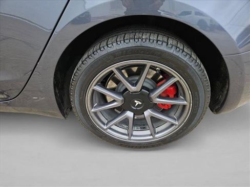 Used 2022 Tesla Model 3 image 9