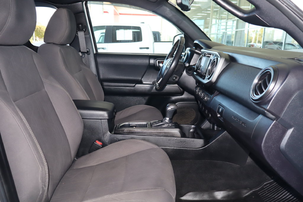 Used 2017 Toyota Tacoma TRD Sport w/ Tow Package (A/T) AWD/4WD image 35