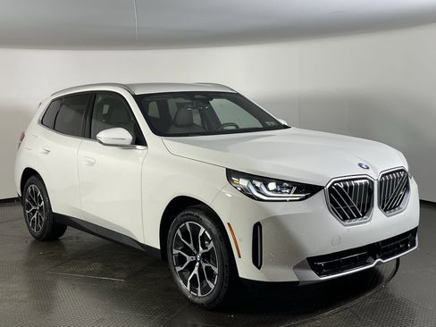 Used 2026 BMW X3 xDrive30 w/ Premium Package image 2