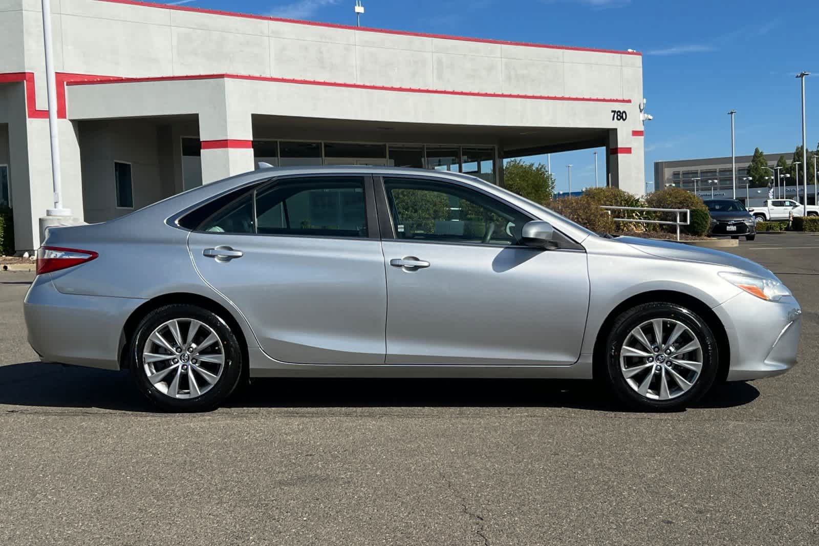 Used 2017 Toyota Camry XLE w/ Moonroof Package FWD image 6