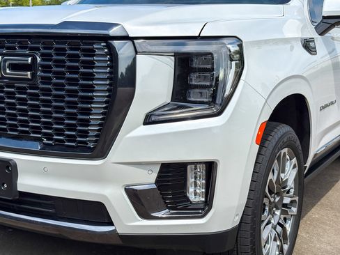 Used 2023 GMC Yukon XL Denali Ultimate AWD/4WD image 6