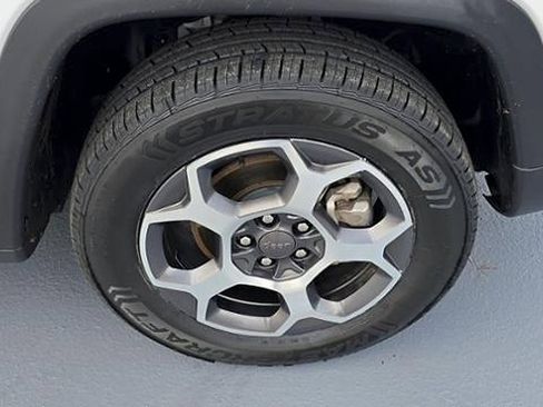 Used 2022 Jeep Compass Trailhawk image 9