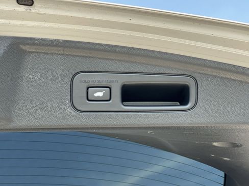 Used 2023 Acura MDX SH-AWD w/ Advance Package image 29