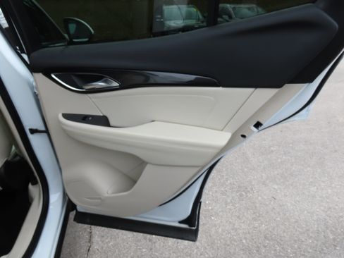 Used 2022 Buick Envision Essence w/ Technology Package I image 12