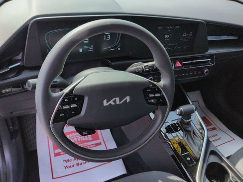 Used 2025 Kia Niro LX FWD image 9