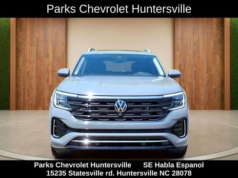 Used 2025 Volkswagen Atlas SEL Premium R-Line AWD/4WD image 2