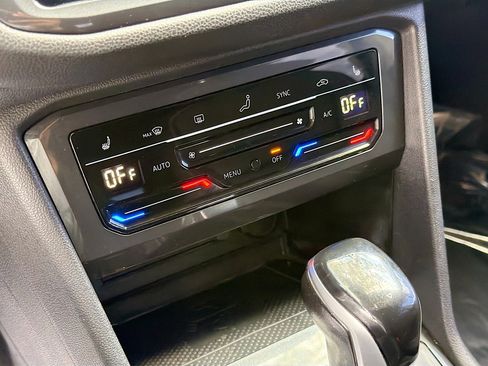 Used 2022 Volkswagen Tiguan SE image 33