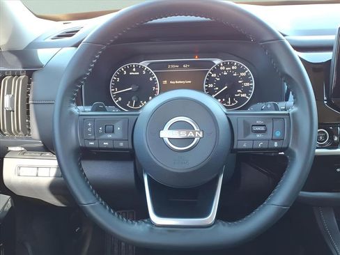 Used 2024 Nissan Pathfinder SV image 26