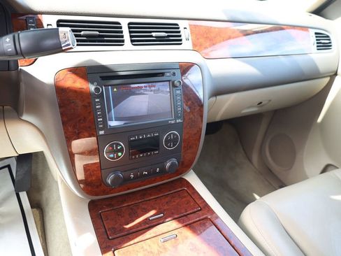 Used 2012 Chevrolet Suburban LTZ image 15