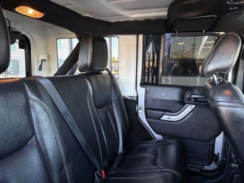 Used 2015 Jeep Wrangler Unlimited Rubicon w/ Connectivity Group image 47