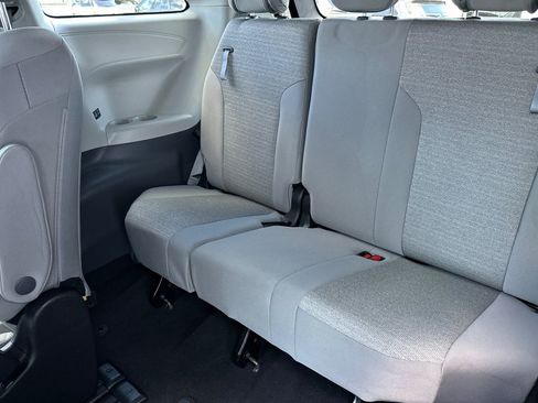 Used 2023 Toyota Sienna LE image 16