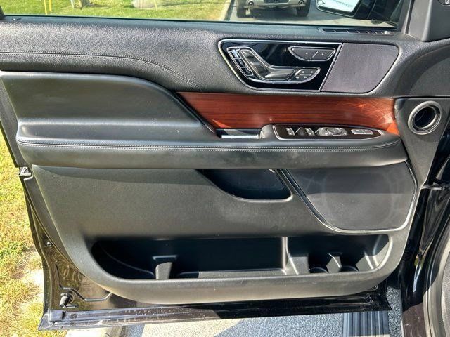 Used 2021 Lincoln Navigator L Reserve AWD/4WD image 10