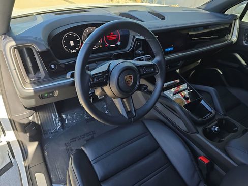 Certified 2024 Porsche Cayenne S image 4