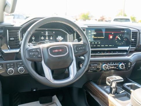Used 2025 GMC Sierra 1500 Elevation AWD/4WD image 12