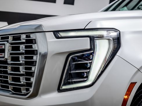 Used 2025 GMC Yukon Denali w/ Denali Reserve Package image 16