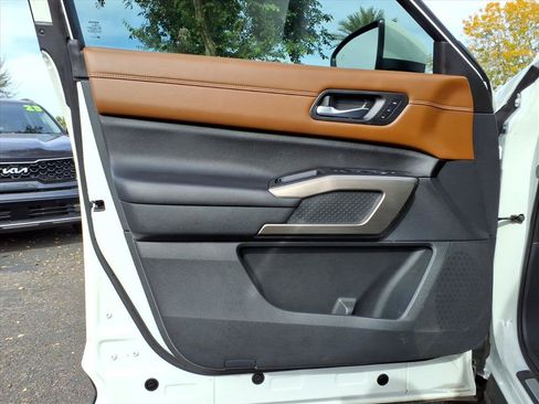 Used 2024 Nissan Pathfinder Platinum w/ Cargo Package image 19