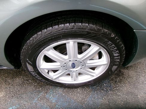 Used 2005 Ford Five Hundred Limited image 7