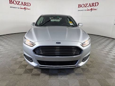 Used 2016 Ford Fusion SE FWD image 2