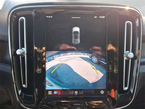 Used 2023 Volvo C40 Recharge Core image 19