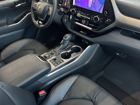 New 2026 Toyota Highlander Limited AWD/4WD image 19