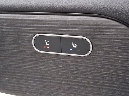 Used 2022 Mercedes-Benz GLB 250 4MATIC w/ AMG Line image 24