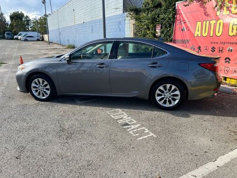 Used 2013 Lexus ES 300h w/ Luxury Pkg image 7