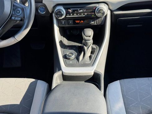 Used 2021 Toyota RAV4 XLE w/ Convenience Package image 14