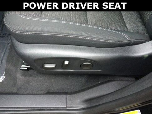 Used 2025 Chevrolet Traverse LT image 10