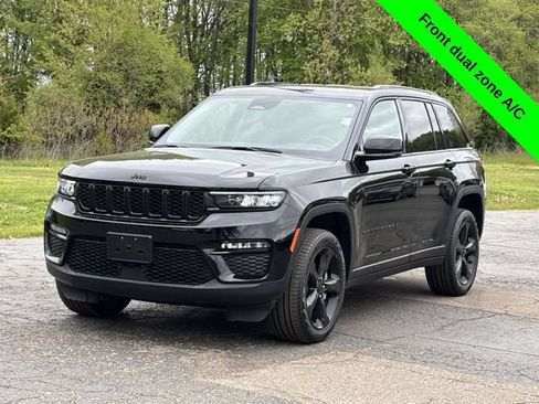 Used 2023 Jeep Grand Cherokee Limited w/ Black Appearance Package AWD/4WD image 29