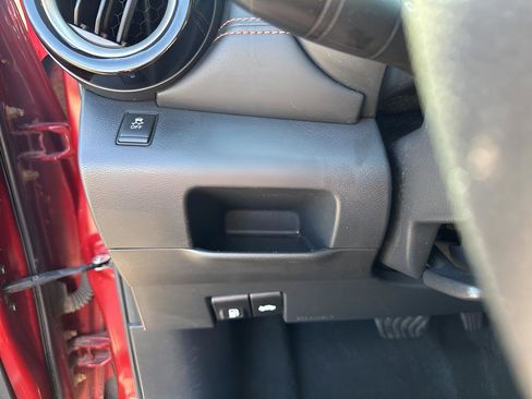 Used 2019 Nissan Kicks SR w/ Exterior Package image 28