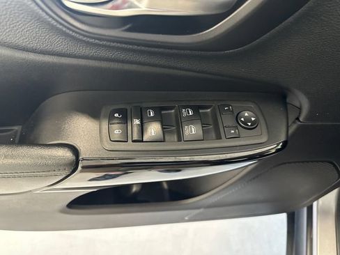 Used 2021 Jeep Cherokee Latitude Plus FWD image 27
