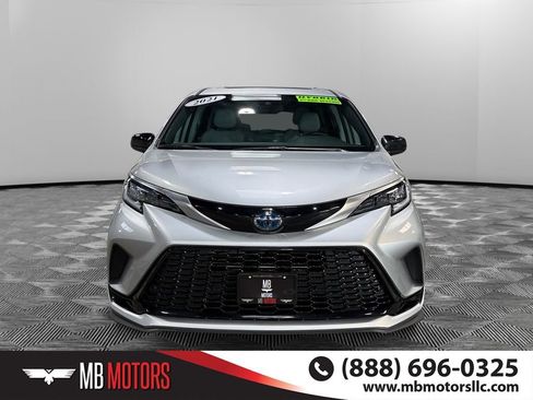 Used 2021 Toyota Sienna XLE AWD/4WD image 11