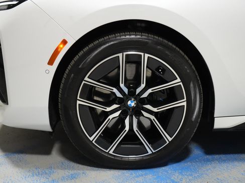Used 2023 BMW 760i xDrive w/ Luxury Rear Seating Package AWD/4WD image 36