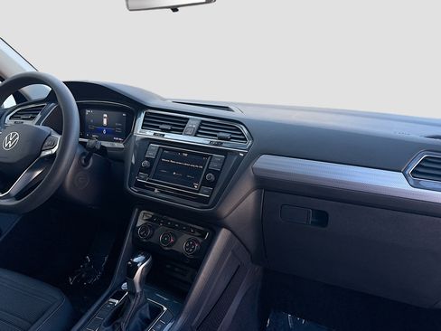 Used 2022 Volkswagen Tiguan S image 32