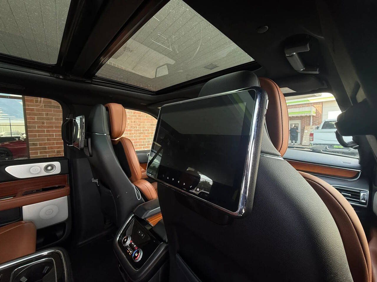 Used 2018 Lincoln Navigator Reserve AWD/4WD image 36