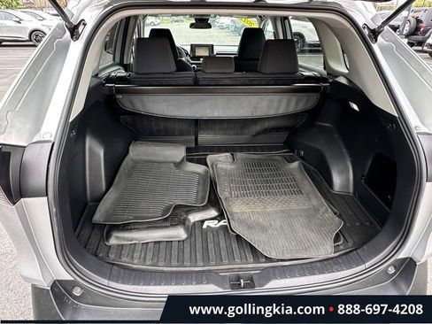 Used 2022 Toyota RAV4 LE AWD/4WD image 9
