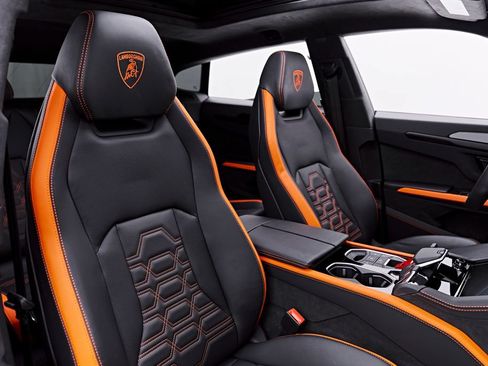Used 2025 Lamborghini Urus Performante AWD/4WD image 59