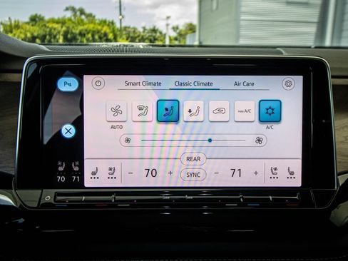 Certified 2024 Volkswagen Atlas SE FWD image 43