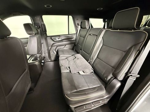 Certified 2024 GMC Yukon SLT w/ SLT Luxury Package image 12