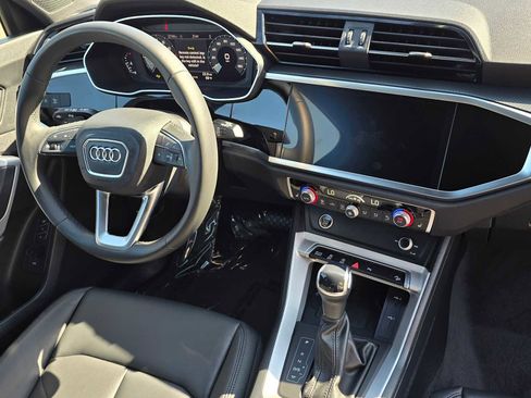 New 2025 Audi Q3 2.0T Premium image 10