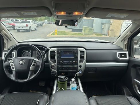 Used 2017 Nissan Titan PRO-4X AWD/4WD image 7