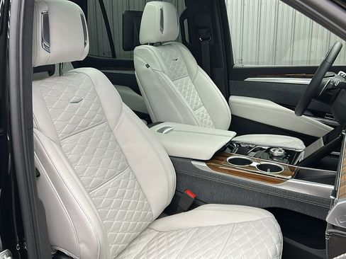 Used 2025 Cadillac Escalade Sport Platinum w/ LPO, ONYX Package image 37