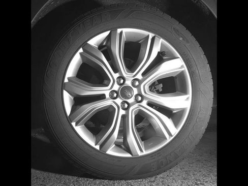 Used 2019 Ford Edge Titanium w/ Equipment Group 301A AWD/4WD image 40
