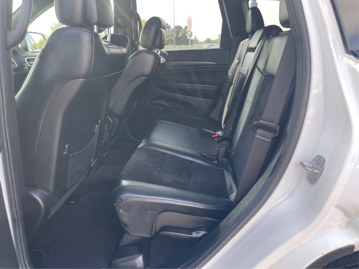 Used 2018 Jeep Grand Cherokee Altitude AWD/4WD image 10